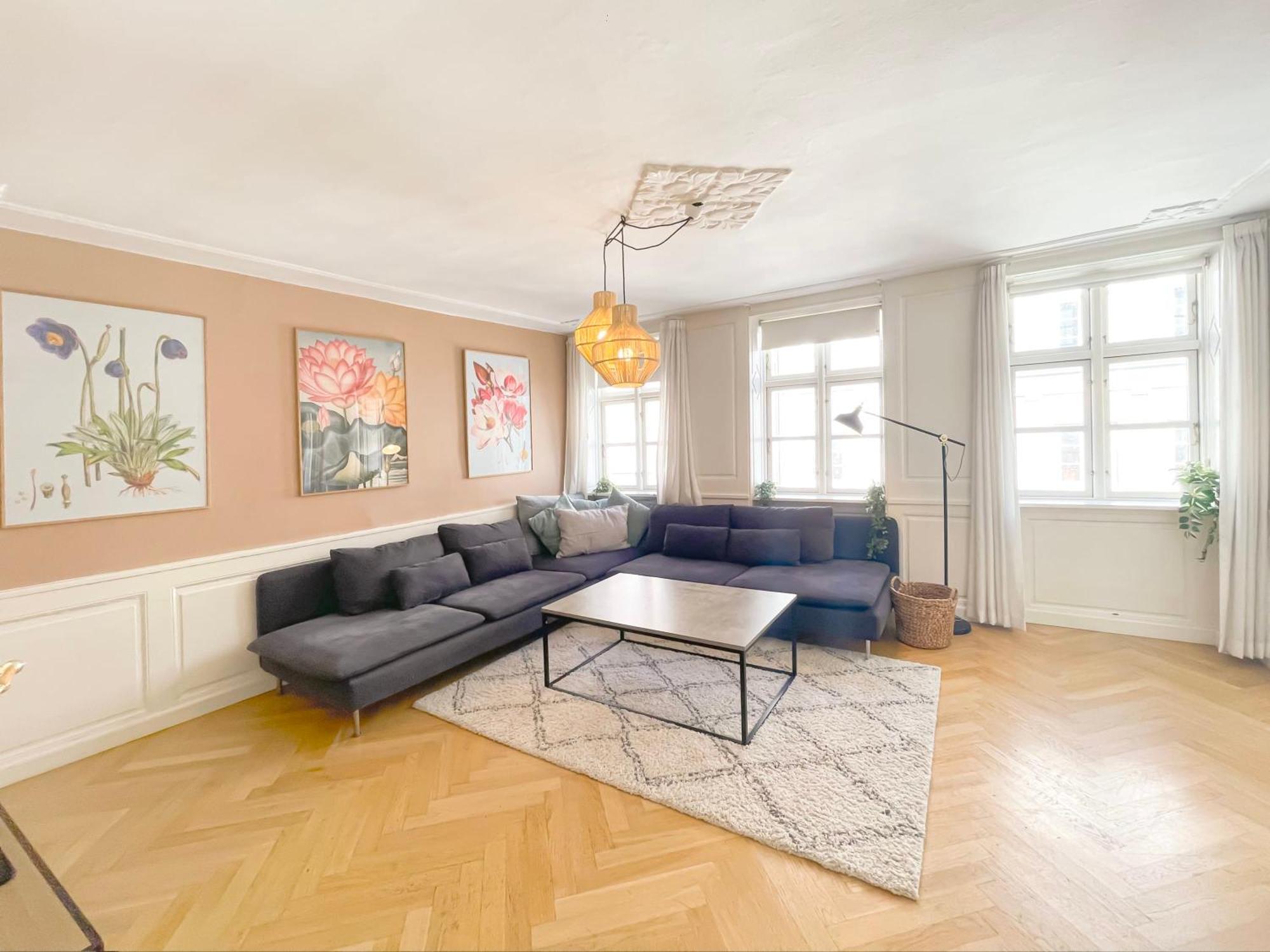 Large With 4 Bedrooms In Appartement Copenhague