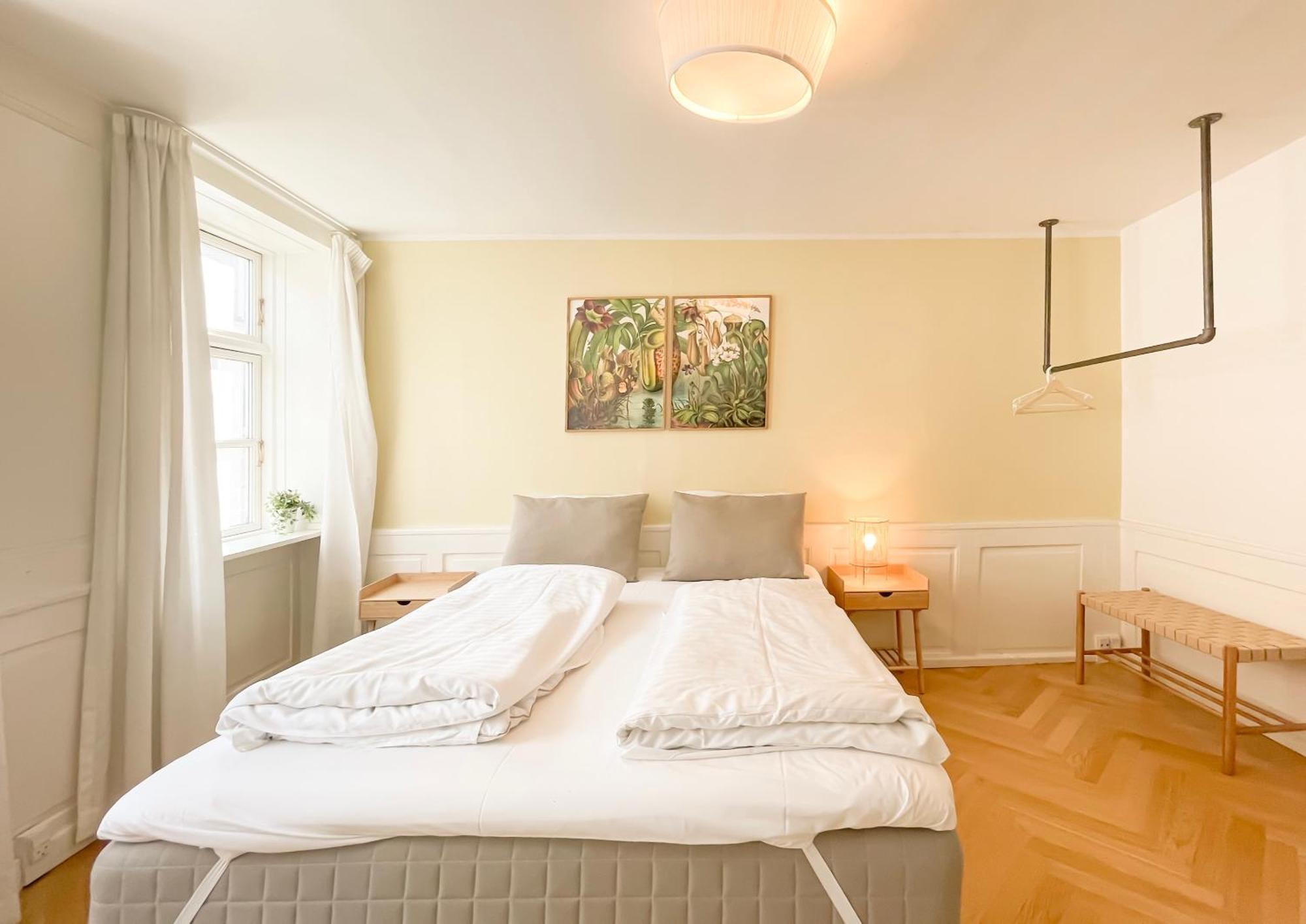 Large With 4 Bedrooms In Apartment