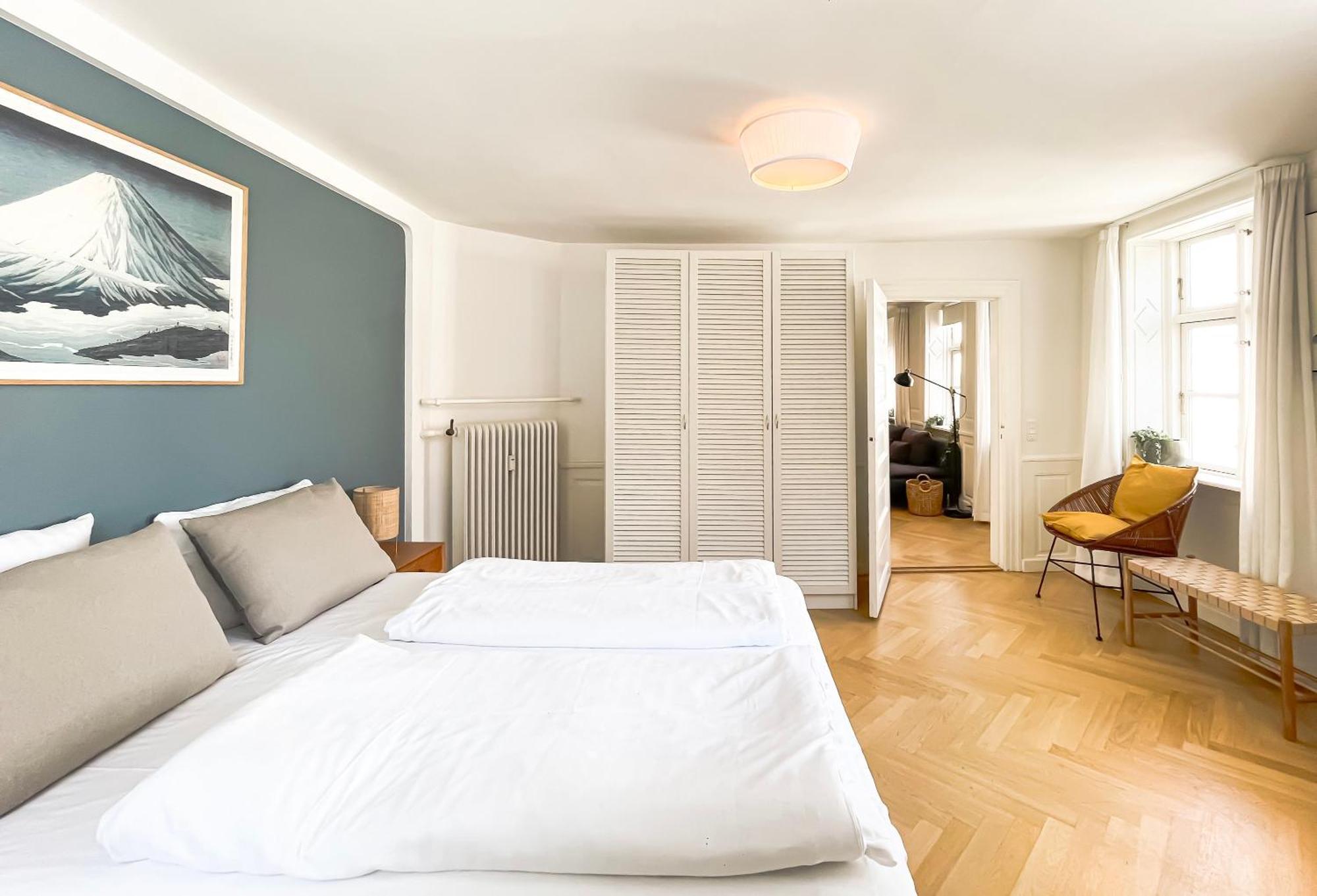 Apartment Large With 4 Bedrooms In *